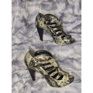 BKE Sole Finella Black Snake Patent PU Peep Toe Zipper Heels Booties Size 9